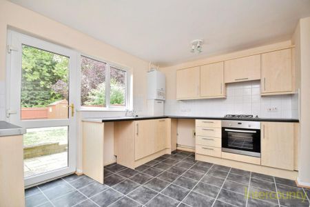 2 bedroom end of terrace house to rent - Photo 4
