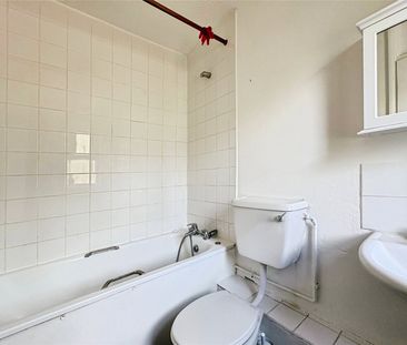 3 bedroom house to rent Jubilee Crescent, NN8 - Photo 2