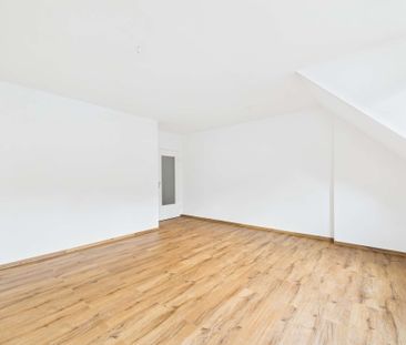 Erstbezug nach Renovierung! Helle 3-Zimmer-Wohnung mit Balkon in ze... - Foto 1
