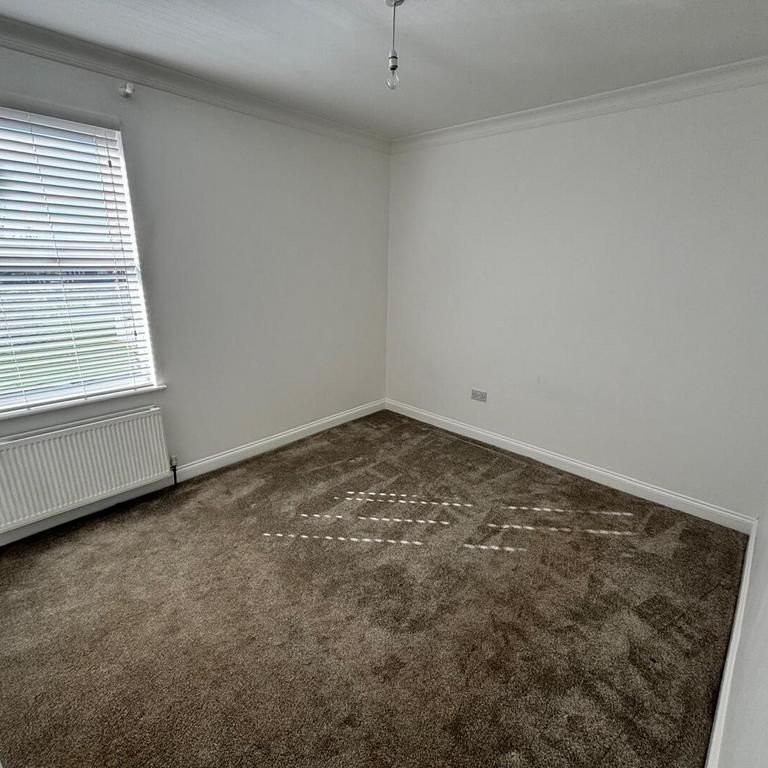 2 bedroom end of terrace house to rent - Photo 1