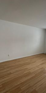 Grand et beau 4 1/2 à Longueuil - Photo 3