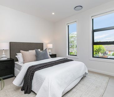 Contemporary Luxury Living in a Near - New Family Duplex - Photo 3