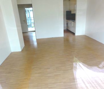 Renovierte 2 1/2 Zimmerwohnung in einer Alterssiedlung - Photo 3