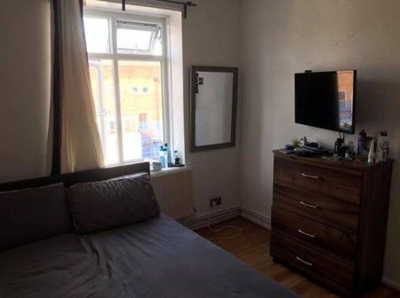 Room in a Shared Flat, Frensham Drive, SW15 - Photo 5