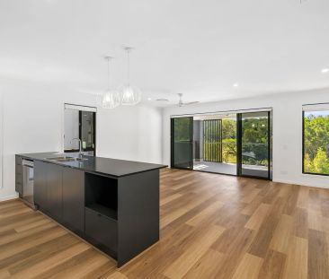 Elevated Living Opposite Parklands - Tranquil & Perfectly Positioned - Photo 1
