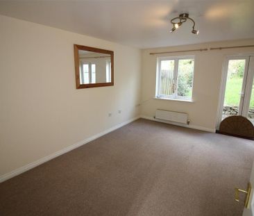 2 bedroom end of terrace house to rent - Photo 1
