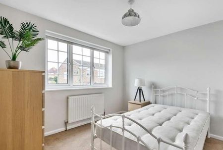 Sandalwood, Guildford, GU2 - Photo 4