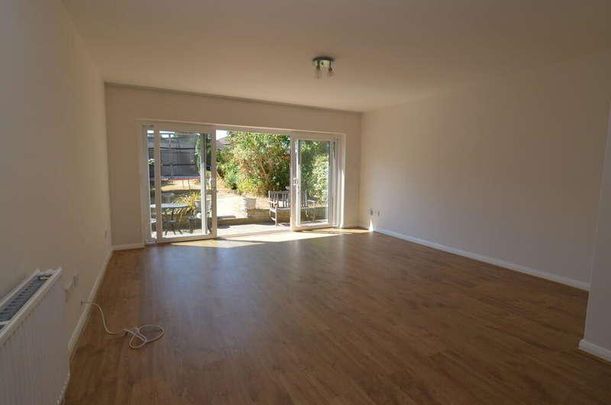 Old Farm Road East, Sidcup, DA15 - Photo 1