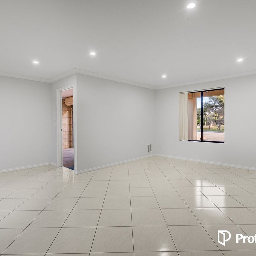 Street-Front Villa in Convenient Nollamara Location - Photo 1