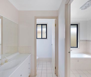 Charming Family Home in Hamlyn Terrace - Photo 2