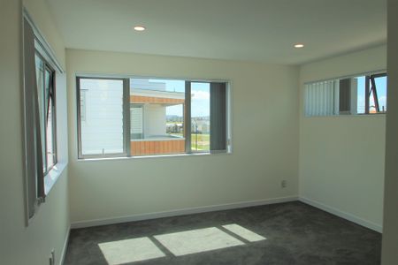 4 Bedrooms on Lockheed Street - Photo 4