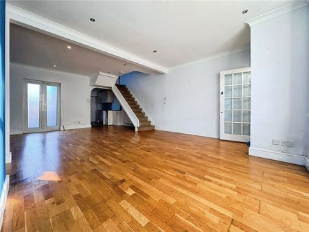 Dean Road, Hounslow, TW3 2EZ - Photo 4