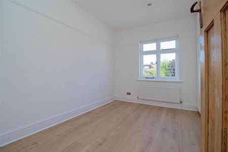 4 bedroom semi-detached house to rent - Photo 5