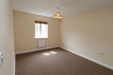 4 bedroom semi-detached house to rent - Photo 4
