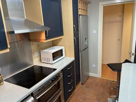 2 bedroom flat to rent - Photo 2