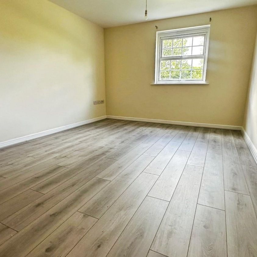 2 bedroom Flat To Let - Photo 1