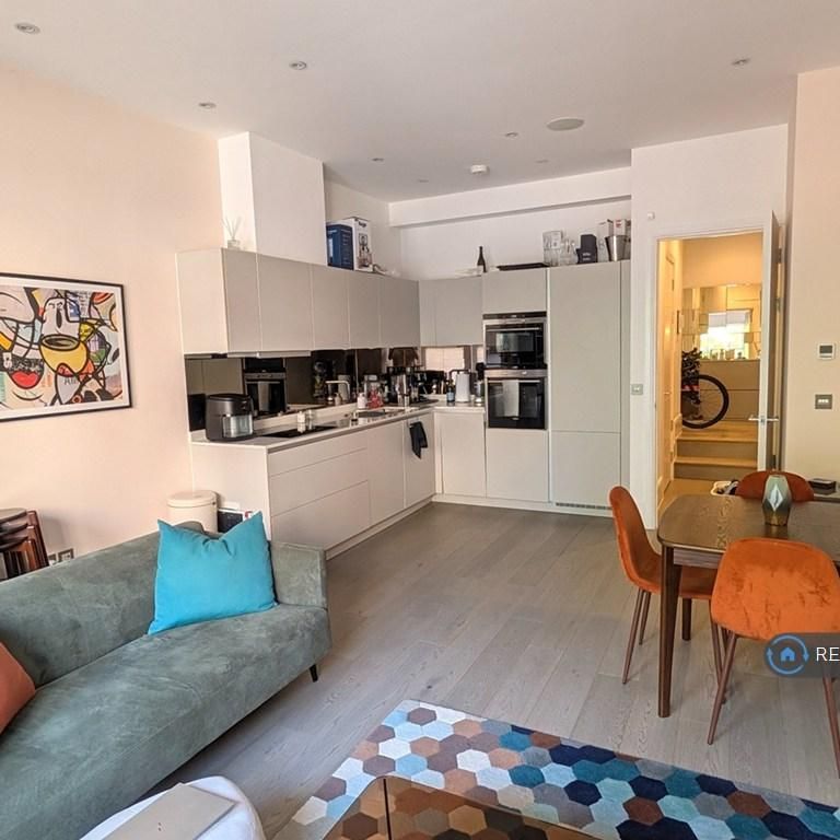 1 bedroom in a flat share to rent - Photo 1