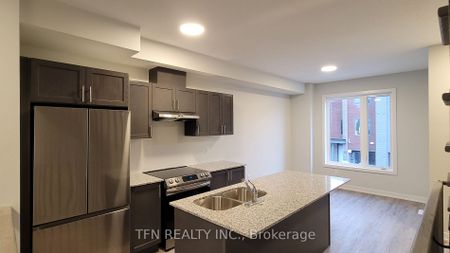 Townhouse For Lease | S8072088 - Photo 2