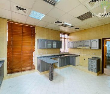 Beautiful | Corner Semi- Detached 4 Bedrooms Villa - Photo 4