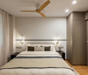 Calle de Sicília, Barcelona, Catalonia 08013 - Photo 2