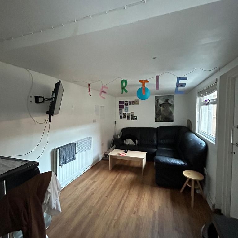 7 bedroom terraced house to rent - Photo 1