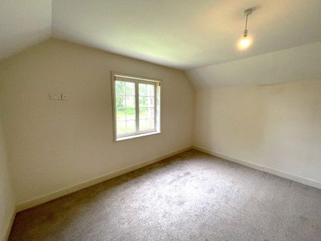 4 bedroom detached house to rent - Photo 3