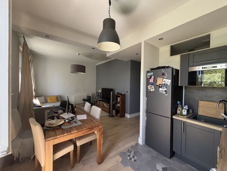 Location Appartement 3 pièces 63m² LYON 8ème - Photo 2