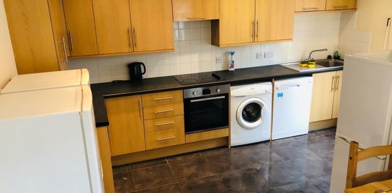 Room in a Shared House, Tenth Avenue, BS7 - Photo 2