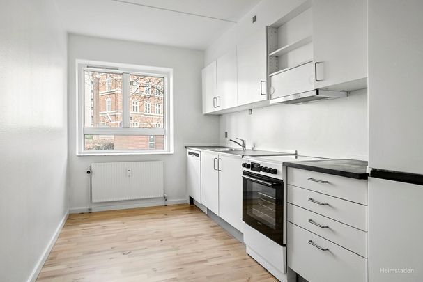 Central beliggenhed med parkering og gårdmiljø - Photo 1