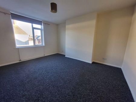 3 bedroom end of terrace house to rent - Photo 2