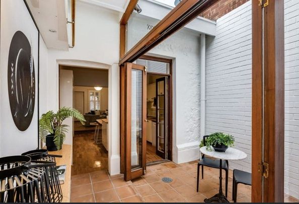 Stylish 1 Bedroom Cottage in the Heart of North Adelaide&excl; - Photo 1