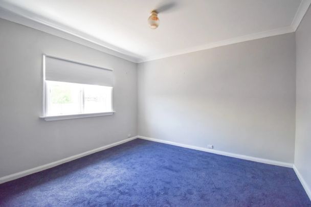 Freshly renovated and ready to move in. - Photo 1