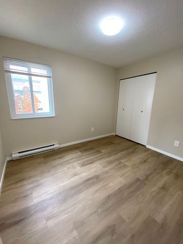 Rutherford Manor - 2 - Photo 4