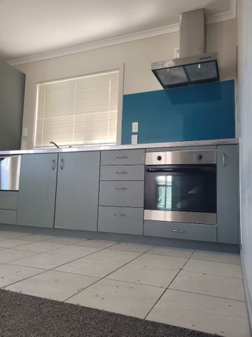 Safe and Secure townhouse in walking distance to all amenities - Photo 3