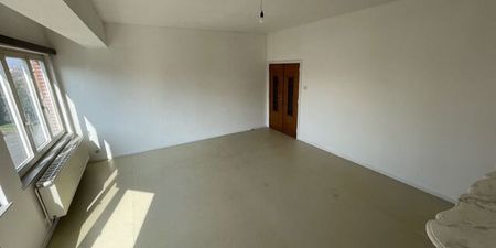 Appartement te huur in Couillet voor € 750 met 2 slaapkamers - Foto 2