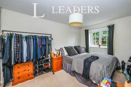 4 bedroom house to rent Wentworth Drive, Waterlooville, Hampshire, PO8 - Photo 4