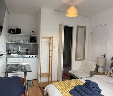 Studio Flat, Arabella Drive, SW15 - Photo 1