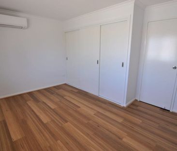 DREAMY ON DULVERTON - Fully Renovated 3x2 - Photo 4