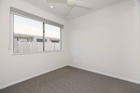 Modern Luxury - Ex Display Home - Full AC - Solar - Photo 4