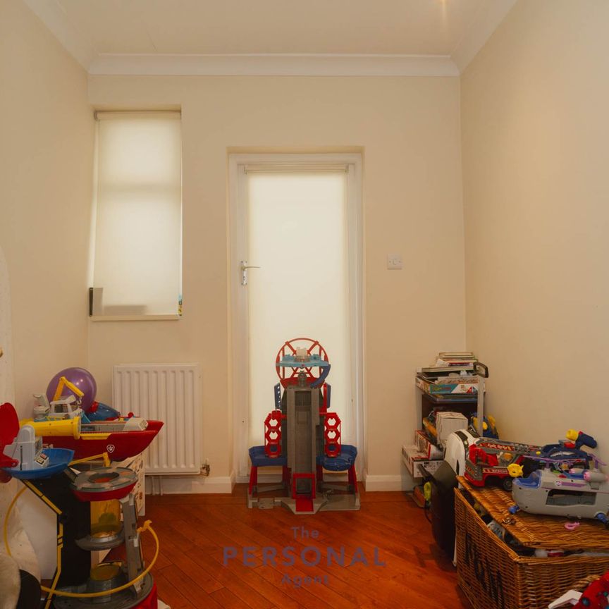 Salisbury Road, Worcester Park - Photo 1