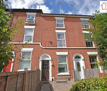 4 Bedroom Mid Terraced House - Photo 1