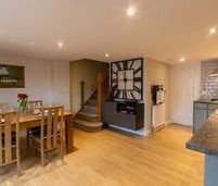 2 bedroom mews to rent - Photo 3