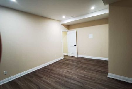 For Lease - 111 Mitchell Place, Newmarket, Ontario - Photo 4