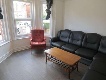 Bedroom Detached House In Winton, BH9 - Photo 2