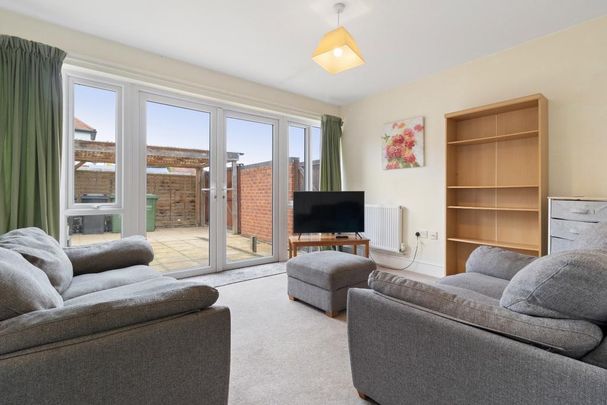 4 bedroom semi-detached house to rent - Photo 1