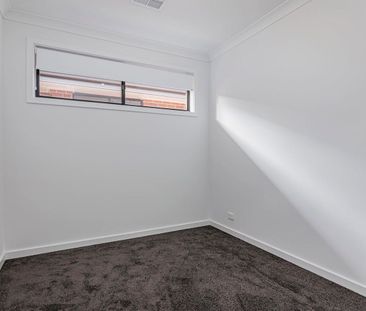 Modern 3 Bedroom Home - Photo 5