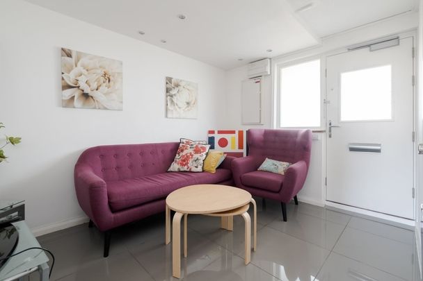 3 bedroom flat to rent - Photo 1