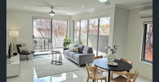 Open the door to effortless style - Photo 1