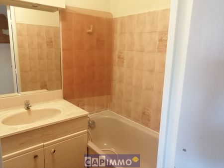 Location Appartement 1 pièce 21m² HYERES 83400 - Photo 5