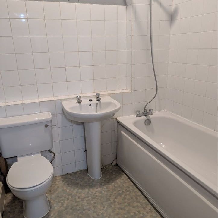 1 Bed Flat, Cromwell Road, BN3 - Photo 1